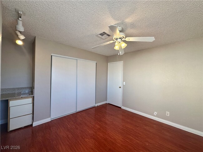 Building Photo - 120 Clifton Heights Dr