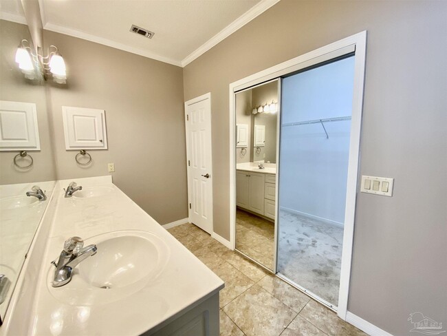 Building Photo - 4114 Oak Pointe Dr