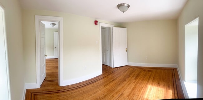 Building Photo - 53 W Maplewood Mall