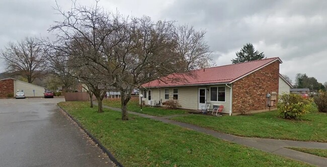 Building Photo - 1890 Vista Cir