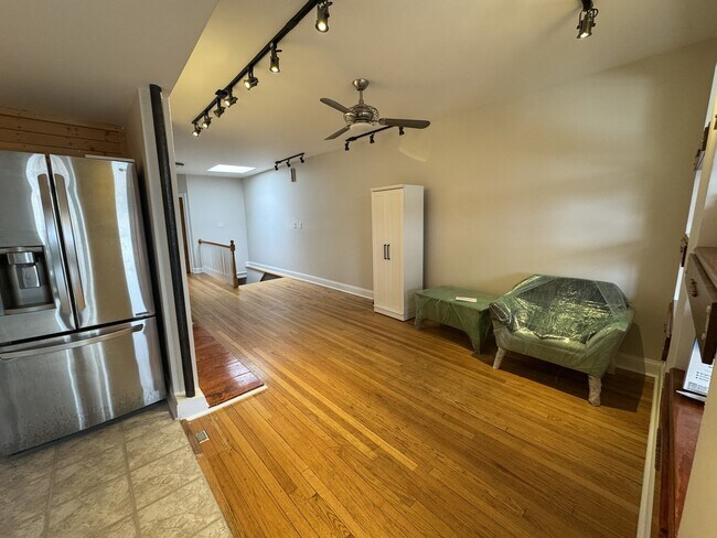 Building Photo - 5816 W Higgins Ave