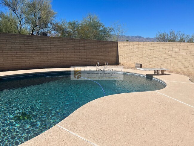 Building Photo - Beautiful 3 bedroom 2 bathroom with washer & dryer AVAILABLE SOON!