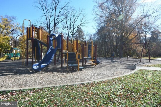 Building Photo - 7812 Briardale Terrace