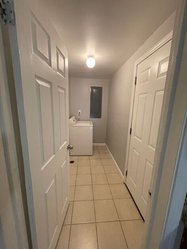 Building Photo - Coleman Place Duplex Quick Possession
