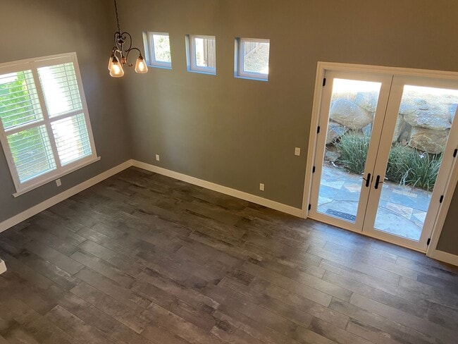 Building Photo - Beautifully remodeled 3 Bdrm+Master retrea...
