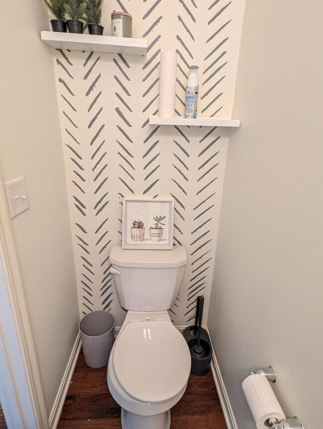 Building Photo - AVAILABLE NOW! Luxurious and Modern 3-4 Be...