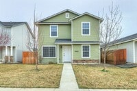 Building Photo - Very Clean 4 Bedroom 2.5 Bath Two Story Ho...
