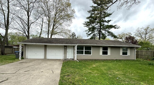 Building Photo - *PENDING* Charming 3-Bedroom, 1-Bathroom Home with Attached Garage – Accepting Section 8