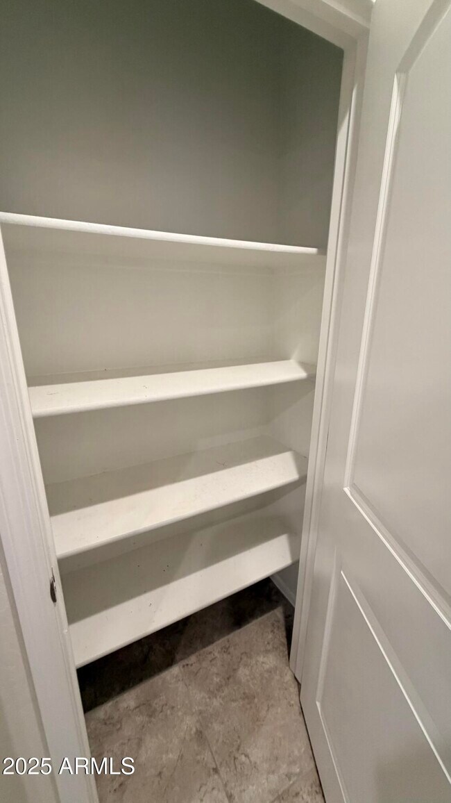 Building Photo - 36439 Pampoloma Ave