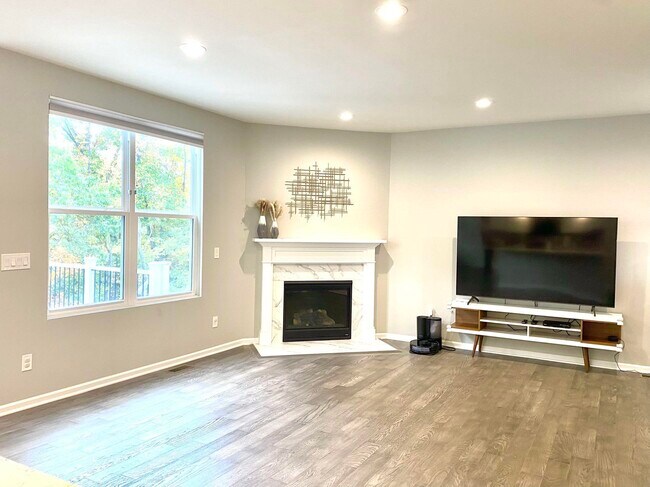 Building Photo - 2835 Dillon Dr