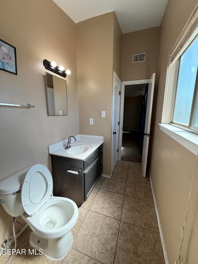 Building Photo - 3644 Tierra Bahia Dr