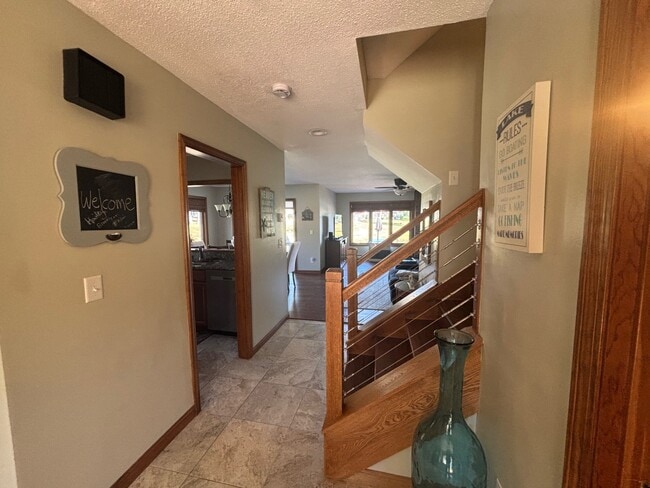 Building Photo - 14 Songbird Ln