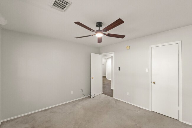 Building Photo - 3651 Woodlace Dr