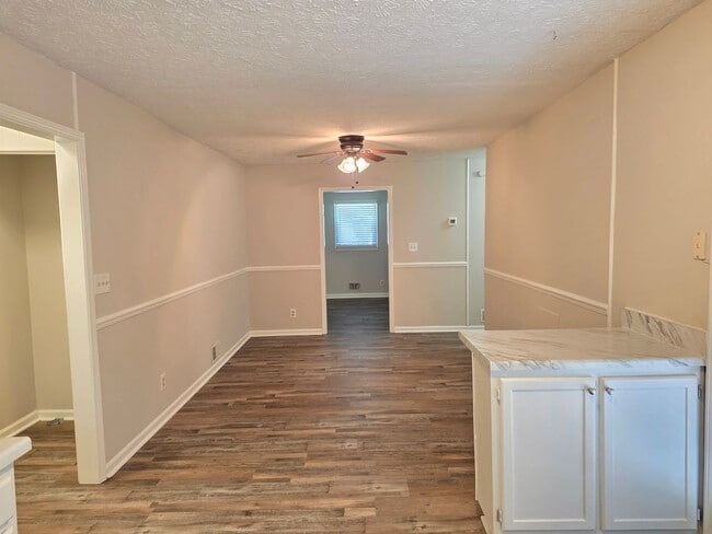 Building Photo - Rare 3 bed 2 bath ranch located in Marietta