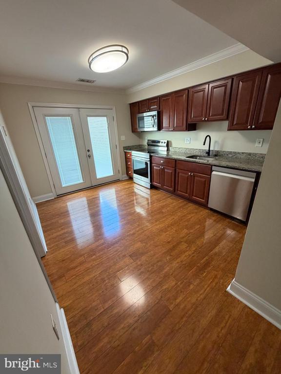 Building Photo - 534 Lancaster Pl