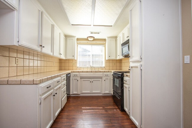 Building Photo - 1130 Berea Dr