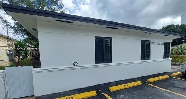 Building Photo - 3735 NW 21st Ct