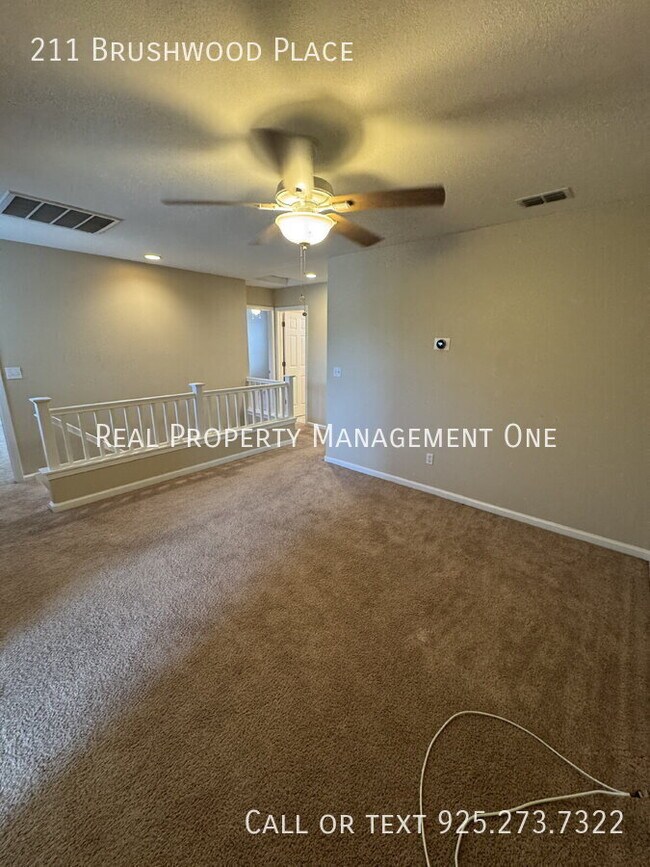 Building Photo - 211 Brushwood Pl