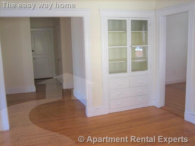 Building Photo - 14 Centre St