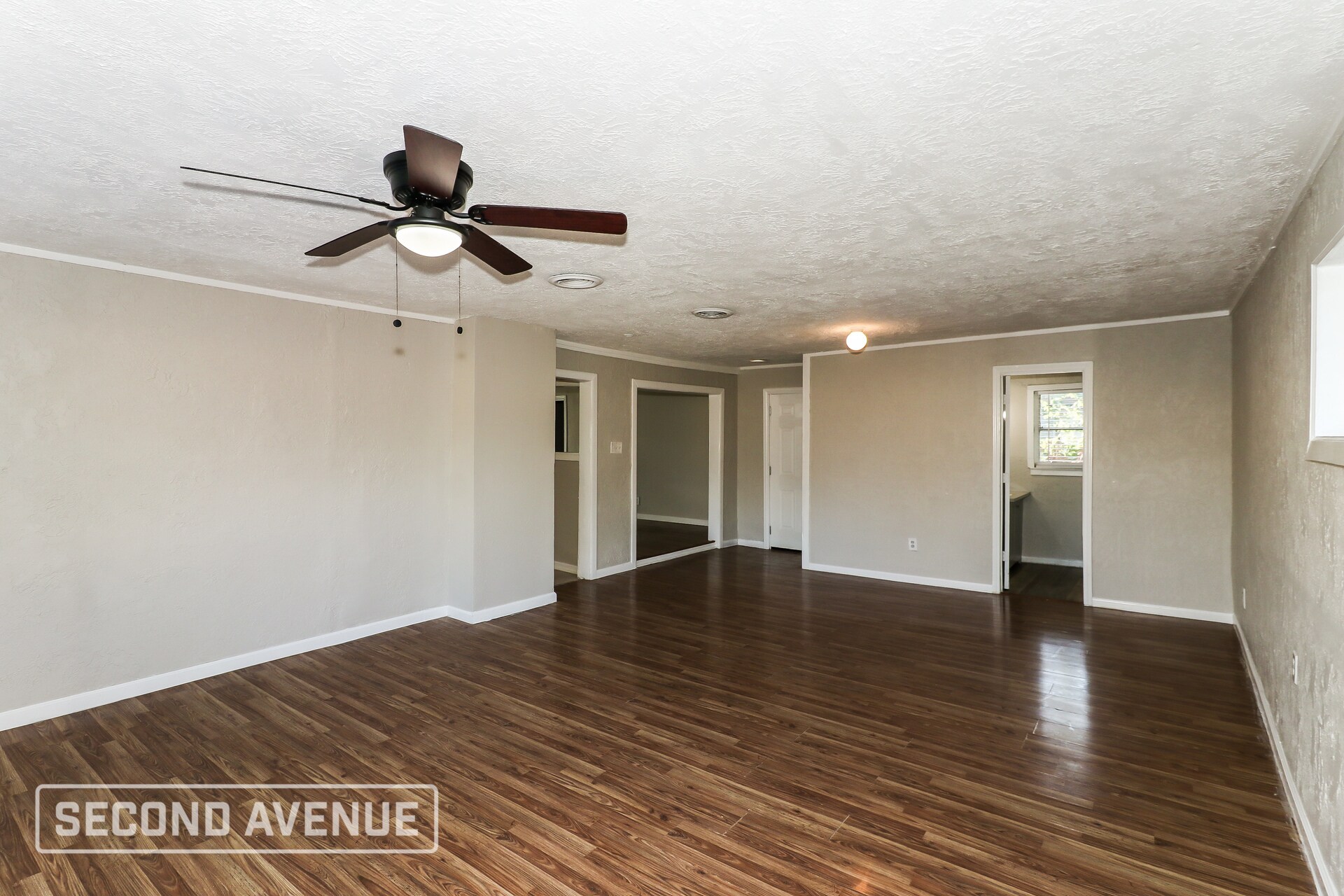 Building Photo - 5911 Kenilwood Dr