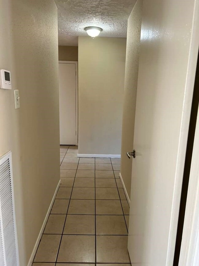 Building Photo - 12322 South Dr