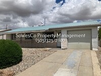 Building Photo - Cute 3 Bedroom Home with Garage