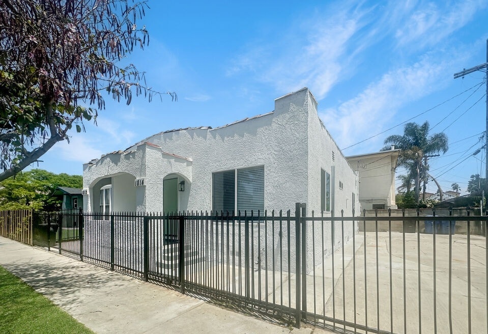 Building Photo - 1814 S Longwood Ave