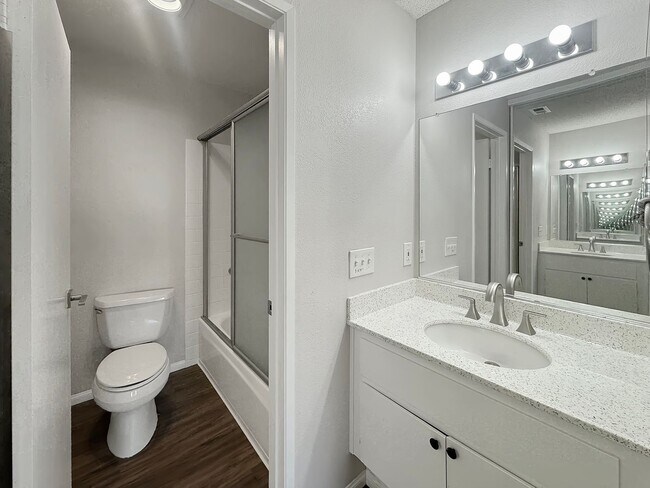 Building Photo - Stylish 2BD/2BA Condo in Mira Mesa's Summit Ridge Community with Private Patio & Pool Access