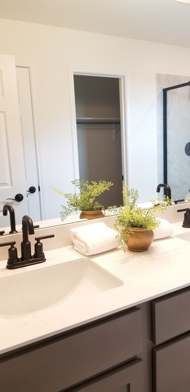 Building Photo - 6213 Albany Sleigh Dr