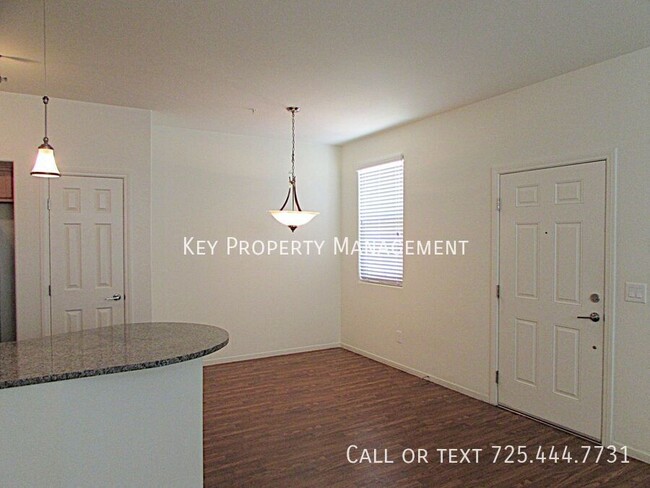 Building Photo - 3 BEDROOM 2 BATH HENDERSON CONDO WITH 1 CA...