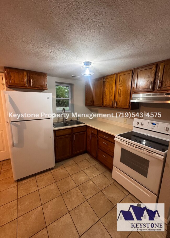 Building Photo - 603 W Routt Ave