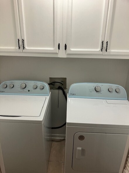 Building Photo - 2631 Manchester Dr