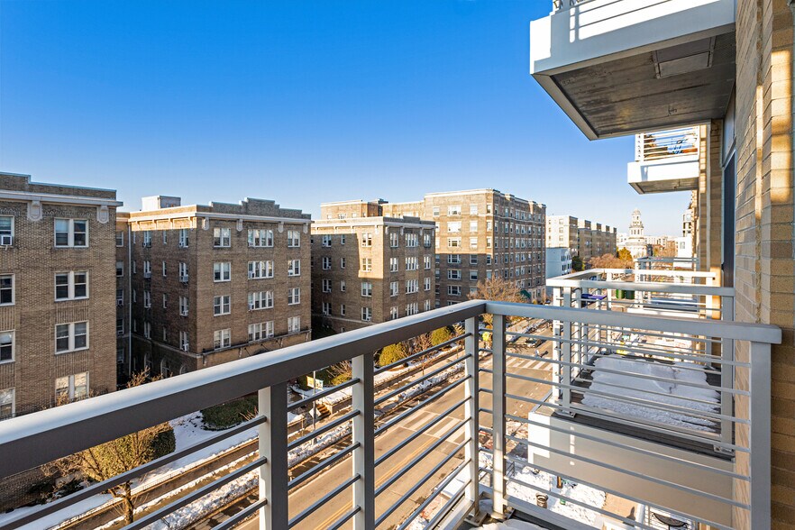 Building Photo - 2550 17th St NW