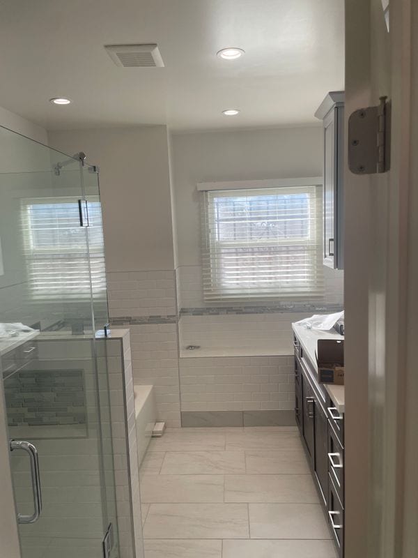 Building Photo - 1067 W 83rd St