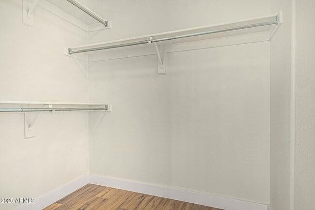 Building Photo - 602 W Canary Way