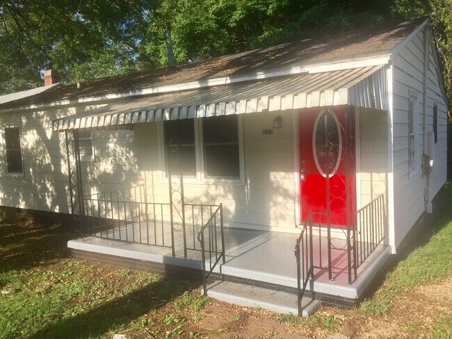 Building Photo - LARGE 3 bedroom + flex room,  2 bath home!!!