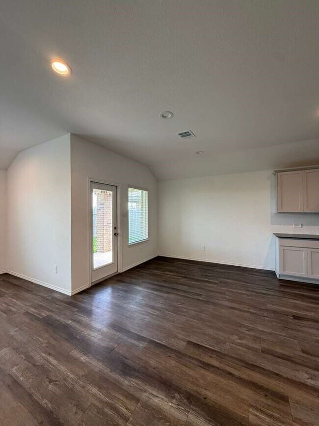 Building Photo - 5037 Almond Ter Dr