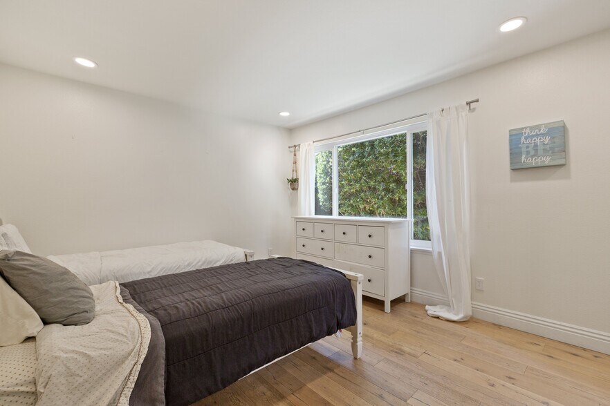 Bedroom - 6146 Shadycreek Dr