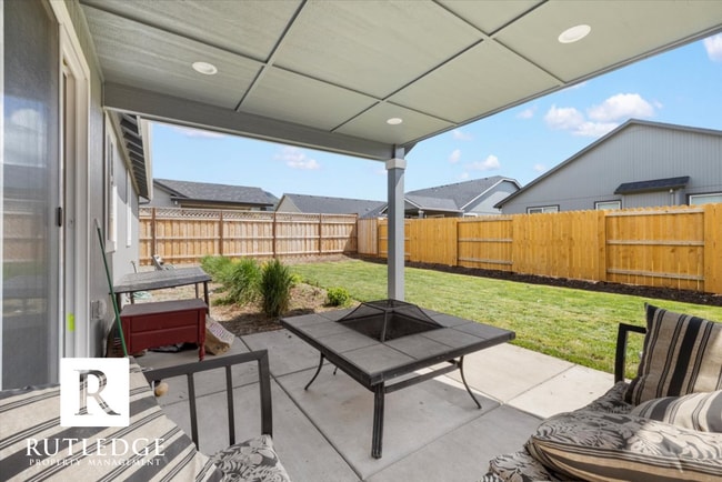 Building Photo - 3 Bedroom 2 Bath Home in Medford!