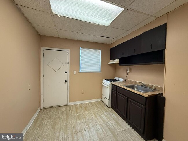 Building Photo - 2219 Winton St