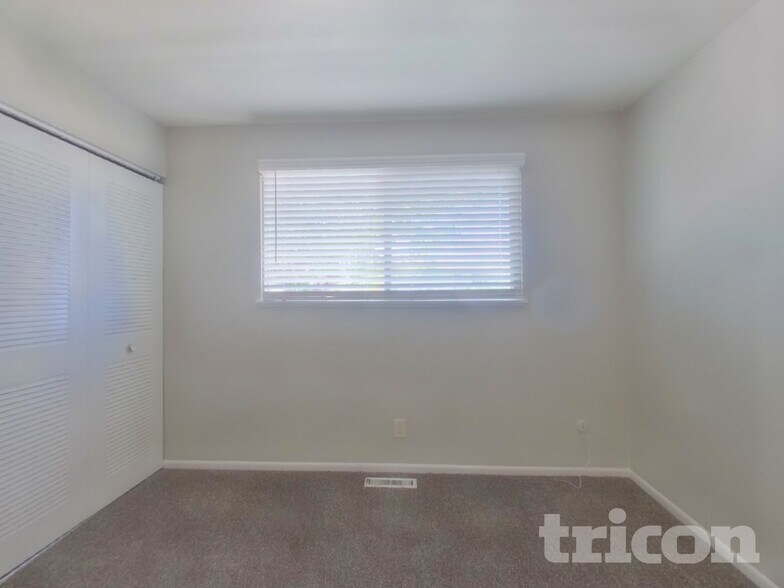 Building Photo - 3310 Heights Dr