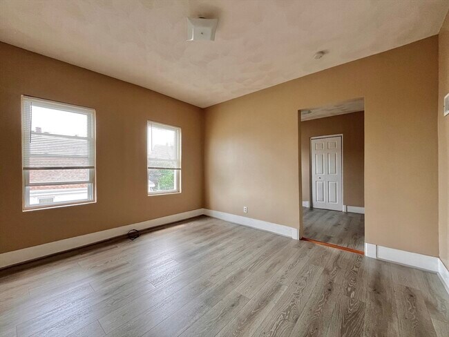 Building Photo - 25 Oakland Ave