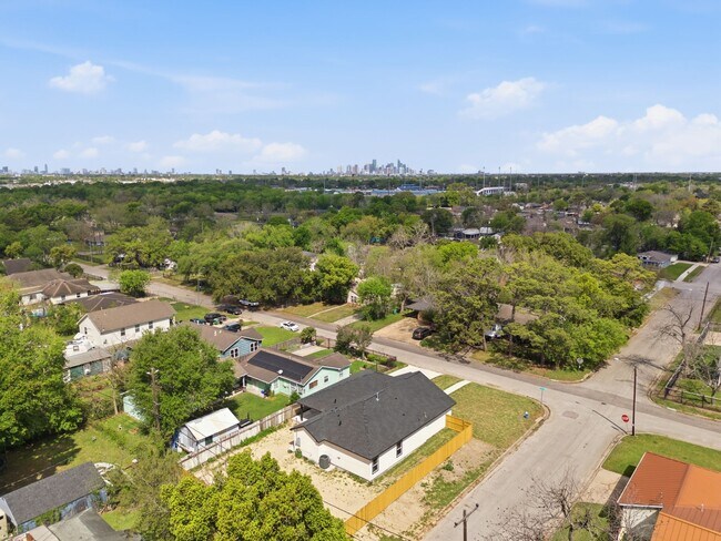 Building Photo - 7040 Kinney St