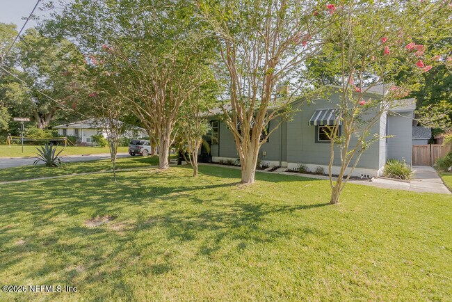 Building Photo - 1375 Menna St