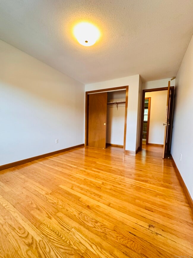 Building Photo - 61 Sandy Brook Dr