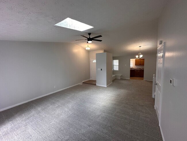 Building Photo - Beautiful 3 bed (Possibly 4 bed) with 2.5 baths Home located in Warren Township