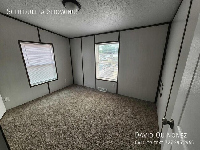 Building Photo - 4614 E Old Trail Rd