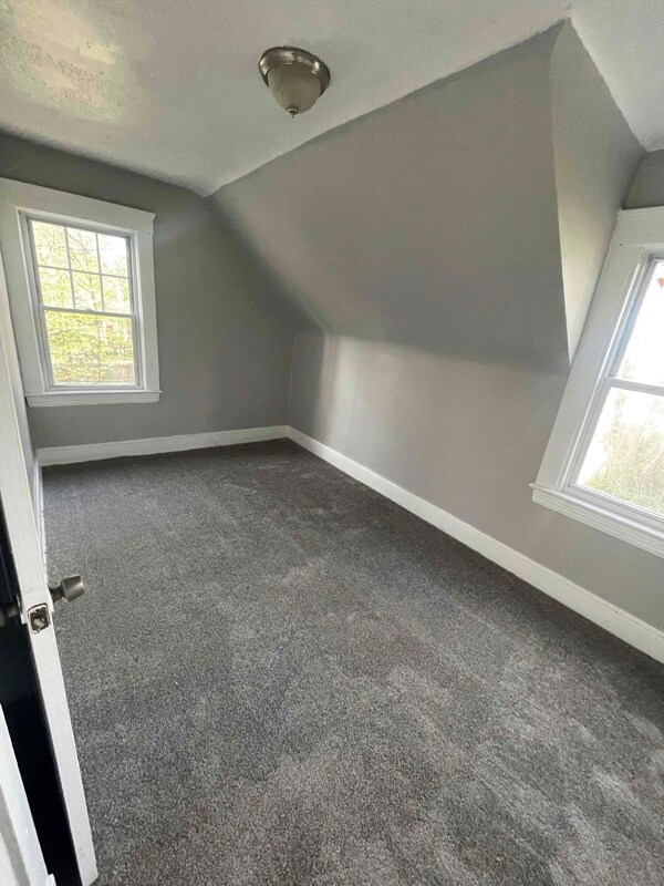 Building Photo - 602 E 99th St