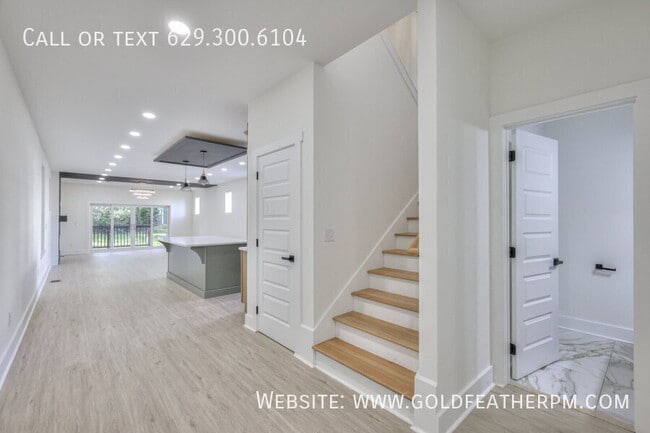 Building Photo - 402 E Trinity Ln