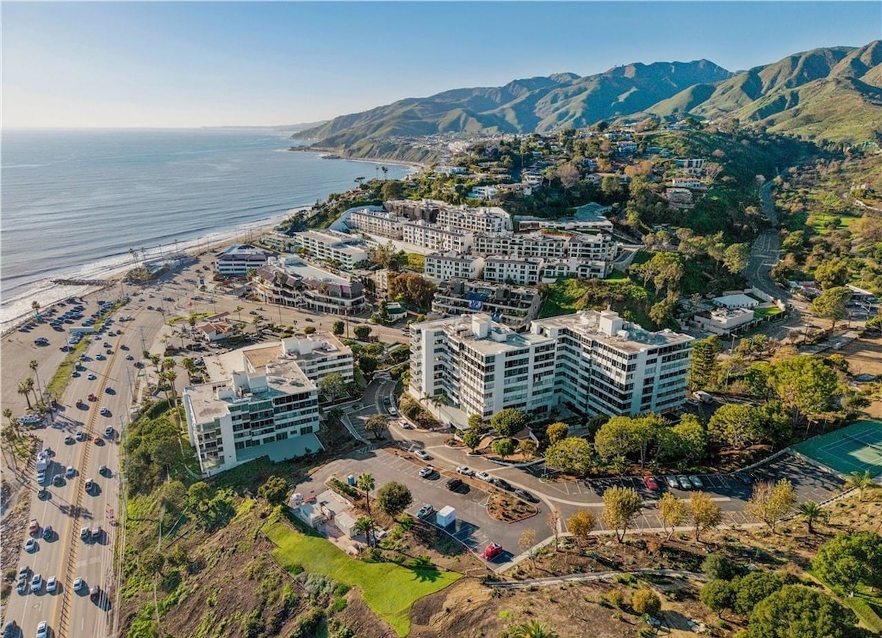 Building Photo - 17368 W Sunset Blvd